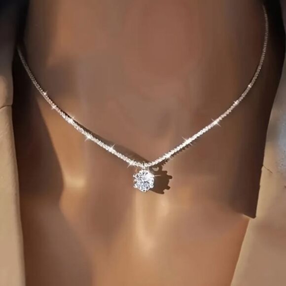 Jewelry - NEW Luxe Sparkly Silver Plated CZ Solitaire Necklace